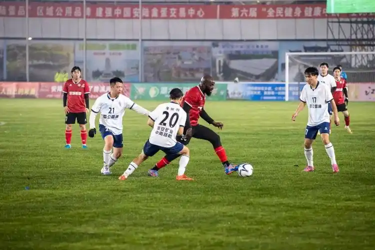 欧冠对决：利物浦 VS 马赛